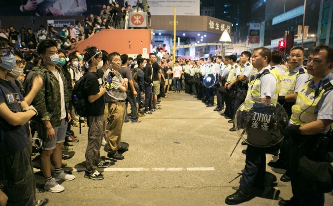 2014_10_18_hk-protest-oct-18-benc5919-676x450_rsz_crp