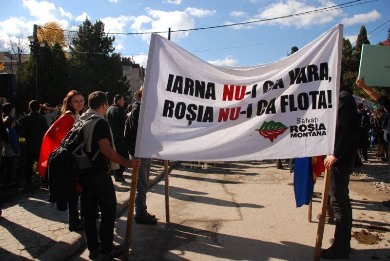 Marea Adunare a Moților și citirea Proclamației de la Câmpeni (19 octombrie 2013) -foto -  Tudor Brădăţan (preluat de pe: voxpublica.realitatea.net)