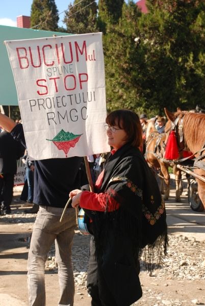 Apusenii şi ţara susţin Roşia Montană - Marea Adunare a Moților și citirea Proclamației de la Câmpeni (19 octombrie 2013) -foto -  Tudor Brădăţan (preluat de pe: voxpublica.realitatea.net)
