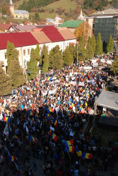 Marea Adunare a Moților și citirea Proclamației de la Câmpeni (19 octombrie 2013) - foto preluat de pe: romaniacurata.ro