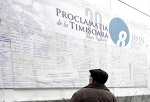 12 martie 1990: În timpul manifestaţiei populare maraton din Piaţa Operei din Timişoara, care începuse cu o zi in urma, la 11 martie 1990, a fost adoptată Proclamaţia de la Timişoara - foto preluat de pe www.agerpres.ro