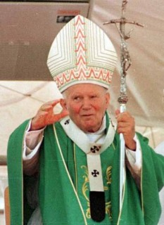Ioan Paul al II-lea, născut Karol Józef Wojtyła, (n. 18 mai 1920, Wadowice, Polonia – d. 2 aprilie 2005, Vatican) a fost papă al Bisericii Catolice și episcop al Romei din 16 octombrie 1978 până la moartea sa. A fost primul papă de altă origine decât cea italiană de la papa Adrian al VI-lea, adică din 1522. Pontificatul său de 26 ani (octombrie 1978 – aprilie 2005) este considerat al treilea ca lungime din istoria Bisericii Catolice, în urma Sfântului Petru (estimat între 34 și 37 ani) și a lui Pius al IX-lea (31 ani) - foto: ro.wikipedia.org