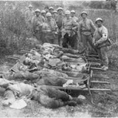 Războiul româno-ungar de la  1919 Soldaţi români din regimentul 11 Siret schingiuiţi de secui Ciuci, aprilie 1919 - foto - cristiannegrea.ro