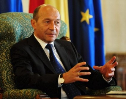 Traian Băsescu (n. 4 noiembrie 1951, Murfatlar, azi în județul Constanța) este un politician român, fost președinte al României între 2004 și 2014. Anterior, din iunie 2000 până în decembrie 2004, a fost primar general al municipiului București, ales din partea PD.
În 2001 a câștigat în cursul alegerilor interne președinția Partidului Democrat, înlocuindu-l pe Petre Roman. A fost copreședinte al Alianței Dreptate și Adevăr, formată din PNL și PD în 2003. În urma retragerii lui Theodor Stolojan (PNL) din cursă, Traian Băsescu (PD) a devenit candidatul Alianței DA pentru președinția României.
La alegerile prezidențiale din 2009 a fost reales președinte al României pentru un mandat de 5 ani, învingându-l pe Mircea Geoană (PSD).
La 1 ianuarie 2007, în timpul mandatului său de președinte, România a aderat la Uniunea Europeană