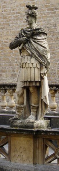 Gnaeus Julius Agricola (13 June 40 – 23 August 93) A statue of Agricola erected at the Roman Baths at Bath in 1894 - foto - en.wikipedia.org