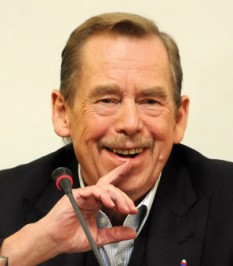 Václav Havel (n. 5 octombrie 1936, Praga, Cehoslovacia – d. 18 decembrie 2011, Hradecek, Republica Cehă) scriitor, dramaturg și disident ceh. A fost ultimul președinte al Cehoslovaciei (1990-1992) și primul președinte al Republicii Cehe (1993-2003) - foto: ro.wikipedia.org 