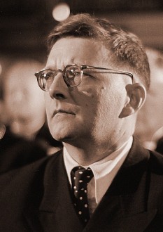 Dmitri Dimitrievici Șostacovici (n. 25 septembrie 1906 – d. 9 august 1975) compozitor, pianist și profesor rus, considerat unul dintre cei mai importanți compozitori ai secolului al XX-lea - foto - ro.wikipedia.org