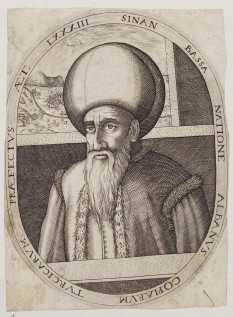 Pașa Hassan (1506 – 3 aprilie 1596) a fost un comandant de oști și om de stat otoman. S-a născut în Albania, într-o familie săracă. A fost recrutat ca ienicer de tânăr. În 1569, a fost numit guvernator al Egiptului și a condus până în 1571 luptele pentru cucerirea Yemenului. În 1574 a condus marea expediție împotriva Tunisului, pe care l-a cucerit în ciuda apărării îndârjite a garnizoanei italo-spaniole. În 1580, Sinan a fost comandantul în războiul împotriva Persiei. În același an a fost numit Mare Vizir, numai pentru a fi demis și exilat în anul următor, datorită eșecului locotenentului său, Mohamed Pașa, de a aproviziona garnizoana turcească de la Tbilisi. A devenit în cele din urmă guvernator al Damascului și, în 1589, după marea revoltă a ienicerilor, a fost numit Mare Vizir pentru a doua oară. O altă revoltă a ienicerilor a dus la demiterea sa în 1591, dar în 1593 a fost rechemat să ocupe pentru a treia oară funcția de Mare Vizir. În acest an a comandat armata turcă în campania împotriva Ungariei. În ciuda victoriilor din această campanie, a fost demis în februarie 1595, la scurtă vreme după venirea pe tron a lui Mehmet al III-lea, fiind exilat la Malghara. În august al aceluiași an, a fost rechemat la post pentru a conduce campania împotriva lui Mihai Viteazul în Țara Românească. Rezultatele dezastruase ale campaniei, în special înfrângerea suferită în Bătălia de la Giurgiu, l-au aruncat din nou în dizgrație, concretizată în destituirea sa din funcția de mare vizir.[1] Moartea neașteptată a succesorului său, Lala Mahommed, la trei zile după numire, a fost privită ca un semn divin, iar Sinan a fost numit Mare Vizir pentru a cincea și ultima dată. Sinan Pașa a murit pe neașteptate pe 3 aprilie 1596, lâsând în urmă o uriașă avere și nici un moștenitor - foto: en.wikipedia.org