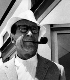 Georges Joseph Christian Simenon (n. 13 februarie 1903; d. 4 septembrie 1989) scriitor belgian prolific, care a publicat o sută nouăzeci și două de romane, o sută cincizeci și opt de povestiri și numeroase articole și rapoarte. El este cunoscut pentru crearea comisarului Maigret, personajul principal al romanelor și povestirilor sale polițiste - foto - ro.wikipedia.org