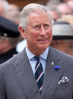 Prințul Charles de Wales (Charles Philip Arthur George Mountbatten-Windsor, n. 14 noiembrie 1948, Londra), actualul Prinț de Wales și moștenitor al tronului Regatului Unit - foto (Prințul de Wales în 2012.): ro.wikipedia.org