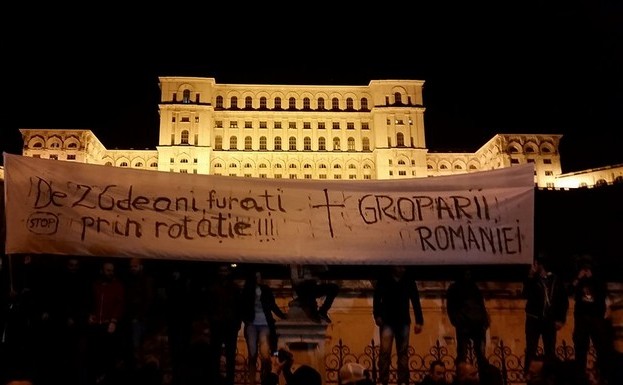 Proteste 4 noiembrie 2015; Bucuresti, Palatul Parlamentului foto: Sergiu Nicolae Brega