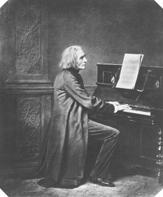 Franz Liszt sau Liszt Ferenc (n. 22 octombrie 1811, Raiding, în lb. maghiară Doborján, Imperiul Austriac, astăzi Burgenland, Austria - d. 31 iulie 1886, Bayreuth, Bavaria), compozitor maghiar și unul dintre cei mai renumiți pianiști ai tuturor timpurilor - foto: ro.wikipedia.org 