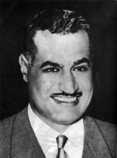 Gamel Abdel Nasser (n. 15 ianuarie 1918, Alexandria´ în Egipt, după unii în Sudan],; d. 28 septembrie 1970, Cairo) a fost ofițer și prim-ministru (1954-1956), președinte (1956-1970) și lider al Republicii Arabe Unite (1958-1961). A purtat două rǎzboaie cu Israelul în 1956 și în 1967 - foto: ro.wikipedia.org