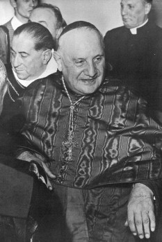 Ioan al XXIII-lea, născut Angelo Giuseppe Roncalli, (n. 25 noiembrie 1881, Sotto il Monte, Italia - d. 3 iunie 1963, Cetatea Vaticanului, Roma) a fost papă din 28 octombrie 1958 până la moartea sa. Canonizarea sa a avut loc în data de 27 aprilie 2014, împreună cu cea a papei Ioan Paul al II-lea - foto: ro.wikipedia.org