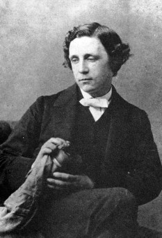 Lewis Carroll (pseudonimul lui Charles Lutwidge Dodgson) (n. 27 ianuarie 1832 la Daresbury - d. 14 ianuarie 1898 la Guildford) a fost un prozator, matematician, logician, cleric și fotograf englez - in imagine, Lewis Carroll in 1863 - foto: ro.wikipedia.org