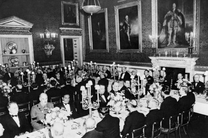 Leading diplomats and statesmen to the United Nations Organization’s General Assembly attended a banquet as guests of King George VI in London on 9 January 1946, on the eve of the convening of the Assembly’s first session. UN Photo - foto: un.org