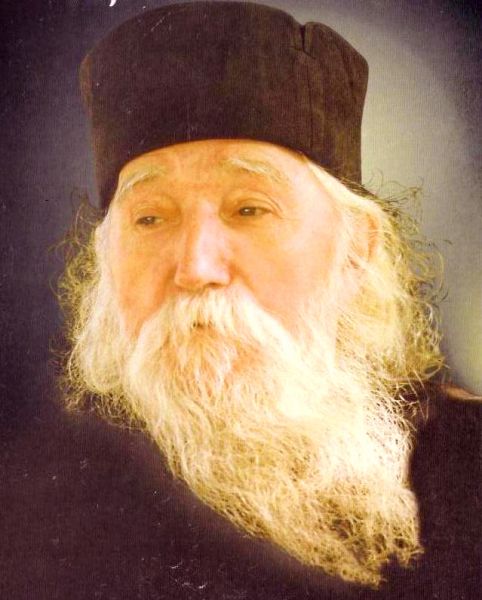 Părintele Cleopa Ilie (10 aprilie 1912 - 2 decembrie 1998), arhimandrit și viețuitor la Mănăstirea Sihăstria – Neamț, unul dintre cei mai însemnați duhovnici și predicatori români ai secolului XX - foto preluat de pe doxologia.ro