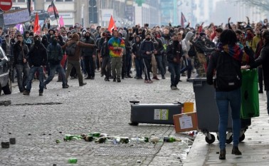 Proteste ale muncitorilor cauzate de un pachet legislativ introdus de preşedintele francez Francois Hollande, 31 martie 2016 în Rennes (JEAN-FRANCOIS MONIER/AFP/Getty Images)