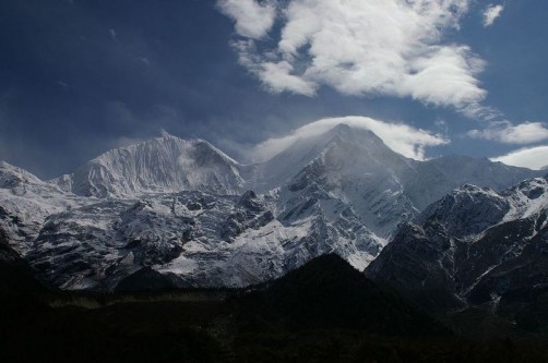 Manaslu este un munte cu altitudinea de peste 8.000 de m, din districtul Gorkha, Nepal, masivul Himalaya, la nord-vest de Annapurna. El are altitudinea de 8163 m deasupra n.m. fiind situat pe locul opt ca înălțime pe lume - in imagine, Manaslu, Nepal, Himalaya - foto: ro.wikipedia.org