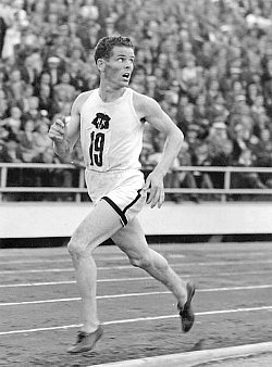 Mäki breaks the 30-minute barrier over 10000 m in 1939 - foto: en.wikipedia.org