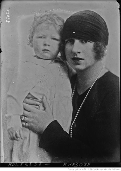 Mihai şi Regina mamă Elena (1922) - foto preluat de pe ro.wikipedia.org