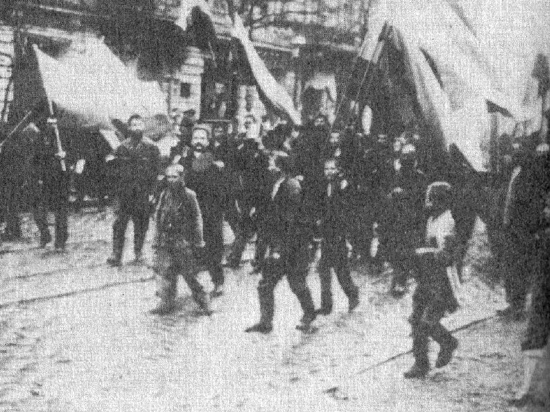 Duminica însângerată (22 ianuarie 1905) - Protestatari mărşaluind către Palatul de Iarnă - foto preluat de pe ro.wikipedia.org