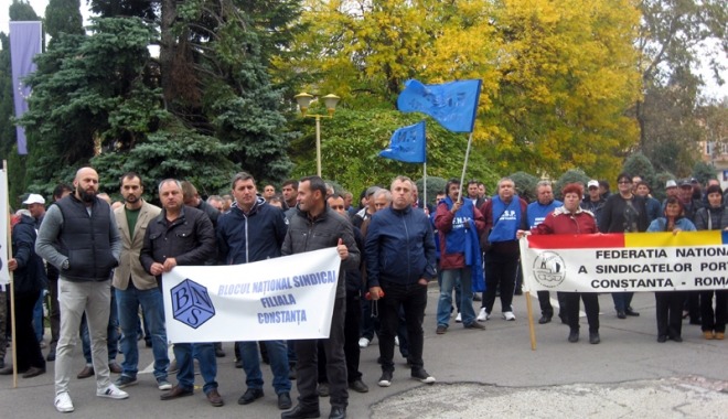 Sindicatele ameninţă cu greva generală - foto preluat de pe cugetliber.ro