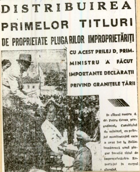 Distribuirea primelor titluri de proprietete, plugarilor împroprietăriţi prin reforma agrară din primăvara anului 1945.(9 mai 1946) - sursa – „Fototeca online a comunismului românesc”, Cota: 1/1946