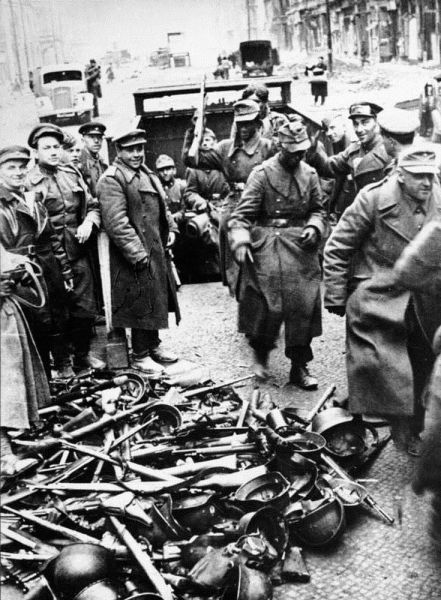 Bătălia de la Berlin (16 aprilie - 2 mai 1945) - foto preluat de pe cersipamantromanesc.wordpress.com