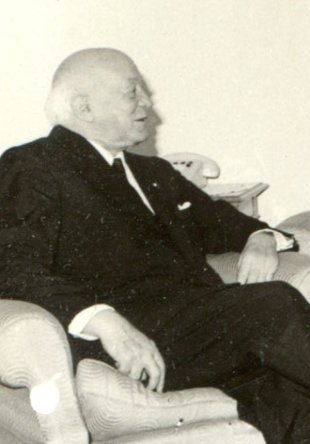 Henri Coandă at a meeting with Nicolae Ceaușescu in 1967 - foto preluat de pe en.wikipedia.org