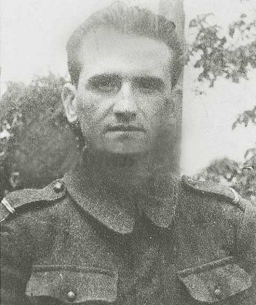 Toma Arnăuțoiu, locotenent, (n. 14 februarie 1921, Nucșoara, județul Muscel, în prezent județul Argeș - d. 19 iulie 1959, Jilava) a fost liderul grupului de rezistență anti-comunistă armată de la Nucșoara, numit și "Haiducii Muscelului", format în 1949 împreună cu col. Gheorghe Arsenescu - foto preluat de pe www.marturisitorii.ro