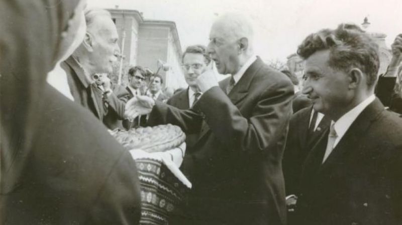Vizita oficială a lui Charles de Gaulle la Bucureşti (18 mai 1968) - foto preluat de pe www.historia.ro