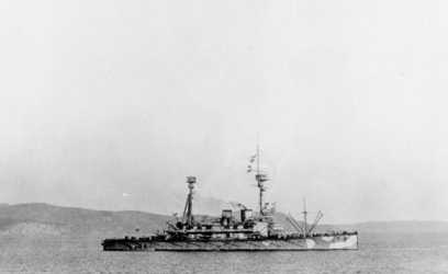 HMS Agamemnon în dreptul Moudrosului, în timpul Campaniei din Dardanelle, 1915 - foto preluat de pe ro.wikipedia.org