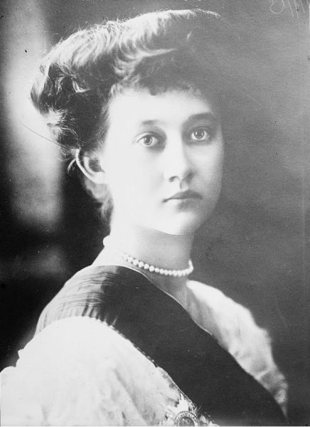 Marie-Adélaïde, Mare Ducesă de Luxembourg (14 iunie 1894 – 24 ianuarie 1924) a fost fiica cea mare a Marelui Duce William IV de Luxembourg și a Mariei Anne a Portugaliei. Bunicii materni erau Miguel al Portugaliei și Adelaide de Löwenstein-Wertheim-Rosenberg - foto preluat de pe ro.wikipedia.org