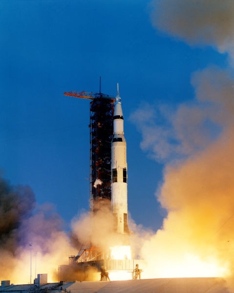 Apollo 13 launches from Kennedy Space Center, April 11, 1970 - foto preluat de pe en.wikipedia.org