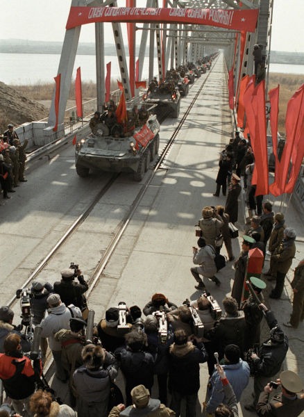 Retragerea sovietică din Afganistan (15 mai 1988) - foto preluat de pe ro.wikipedia.org