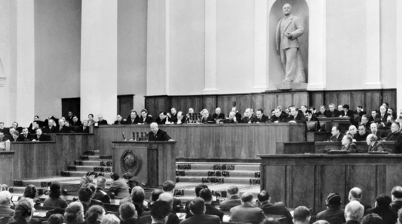 Secretarul general Hruşciov vorbind înaintea celui de-al 20-lea Congres al PCUS din 1956 - foto preluat de pe en.wikipedia.org