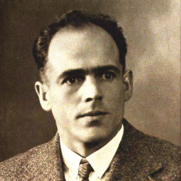 Franz Jägerstätter, TOSF (scris și Jaegerstaetter în engleză; născut Franz Huber, 20 mai 1907 – 9 august 1943) a fost un fermier austriac în timpul celui de-al Doilea Război Mondial. Jägerstätter a fost condamnat la moarte și executat pentru refuzul său de a lupta pentru Germania nazistă. Este venerat ca martir și a fost beatificat de Biserica Catolică - foto preluat de pe en.wikipedia.org