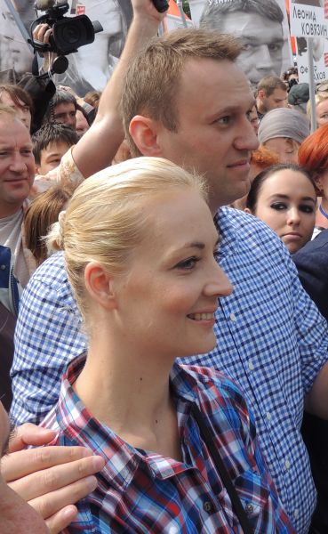 Aleksei Navalnîi şi soţia sa, Iulia - foto preluat de pe ro.wikipedia.org