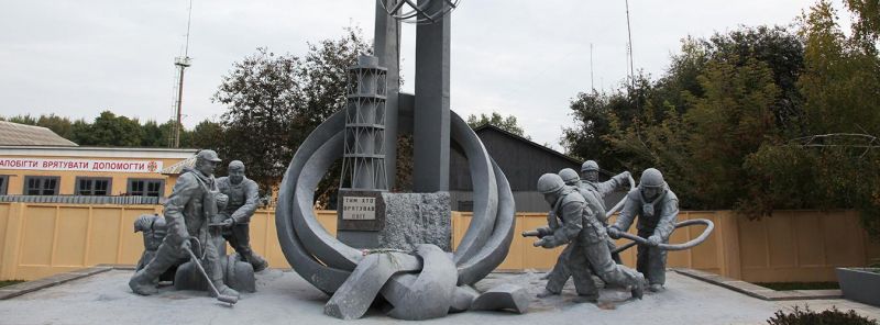 Memorialul pompierilor de la Cernobîl, monument care aduce un omagiu primilor care au intervenit la dezastrul din aprilie 1986. Mulți dintre acești pompieri au fost expuși la doze mari de radiații în minutele și orele de după accident.
FOTO:Dana Sacchetti/IAEA - preluat de pe www.un.org