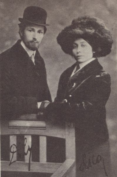 Cu soția la un an de la căsătorie (11 februarie 1911) - foto preluat de pe ro.wikipedia.org