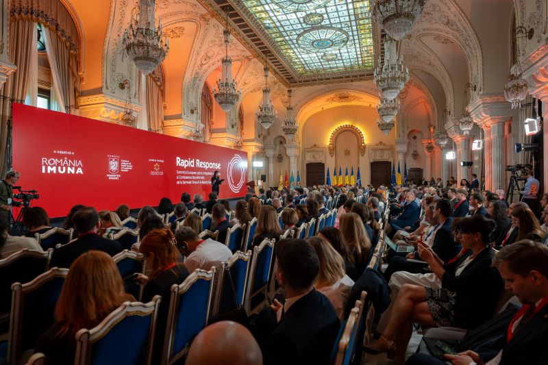 Imagine din sala de conferințe a Palatului Cotroceni în timpul summitului România Imună, dedicat combaterii dezinformării și protejării integrității informaționale.