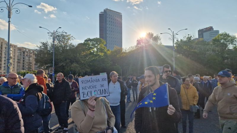 miting pro Bolojan în Piața Victoriei